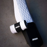 HOUSSE DE SELLE SKDA DIAMOND GRIPPER WHITE/BLACK - KOVE AR Motorsport